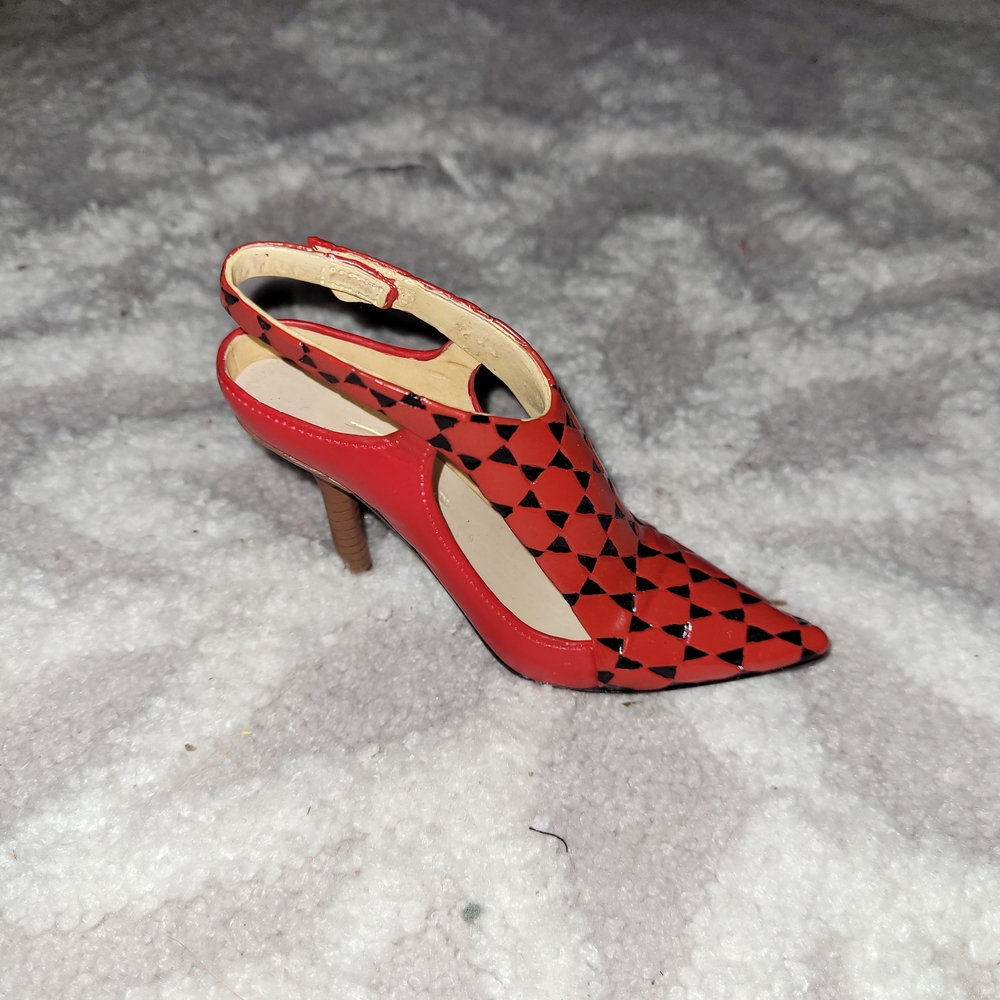 Just the Right Shoe "Maricopa" Lorraine Vail #25181 - 2002